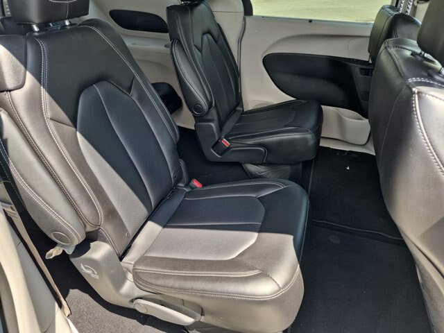 Used 2023 Chrysler Pacifica Touring-L AWD/4WD image 33
