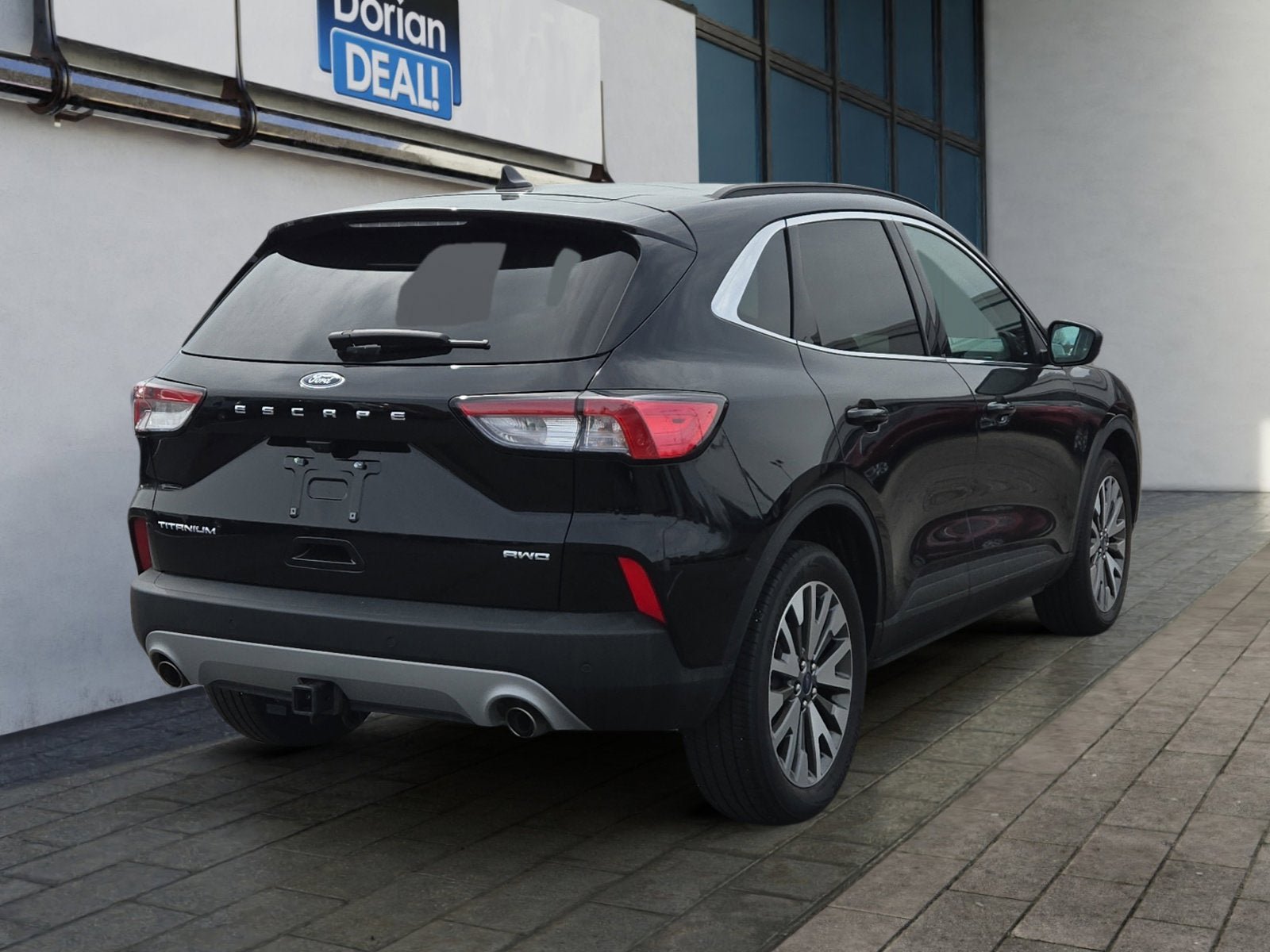 Certified 2022 Ford Escape Titanium w/ Class II Trailer Tow Package AWD/4WD image 3