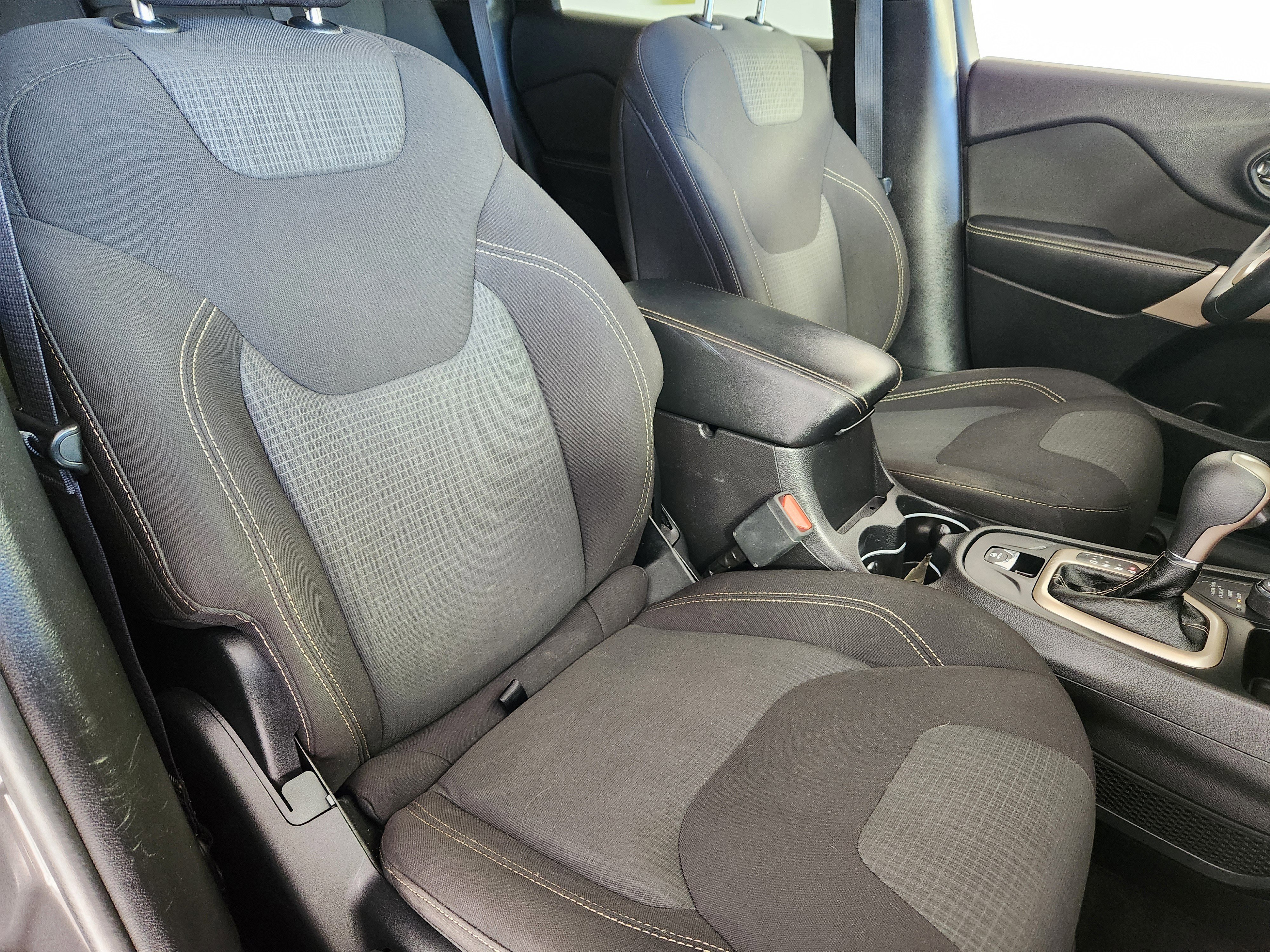 Used 2017 Jeep Cherokee Latitude w/ Comfort/Convenience Group image 10