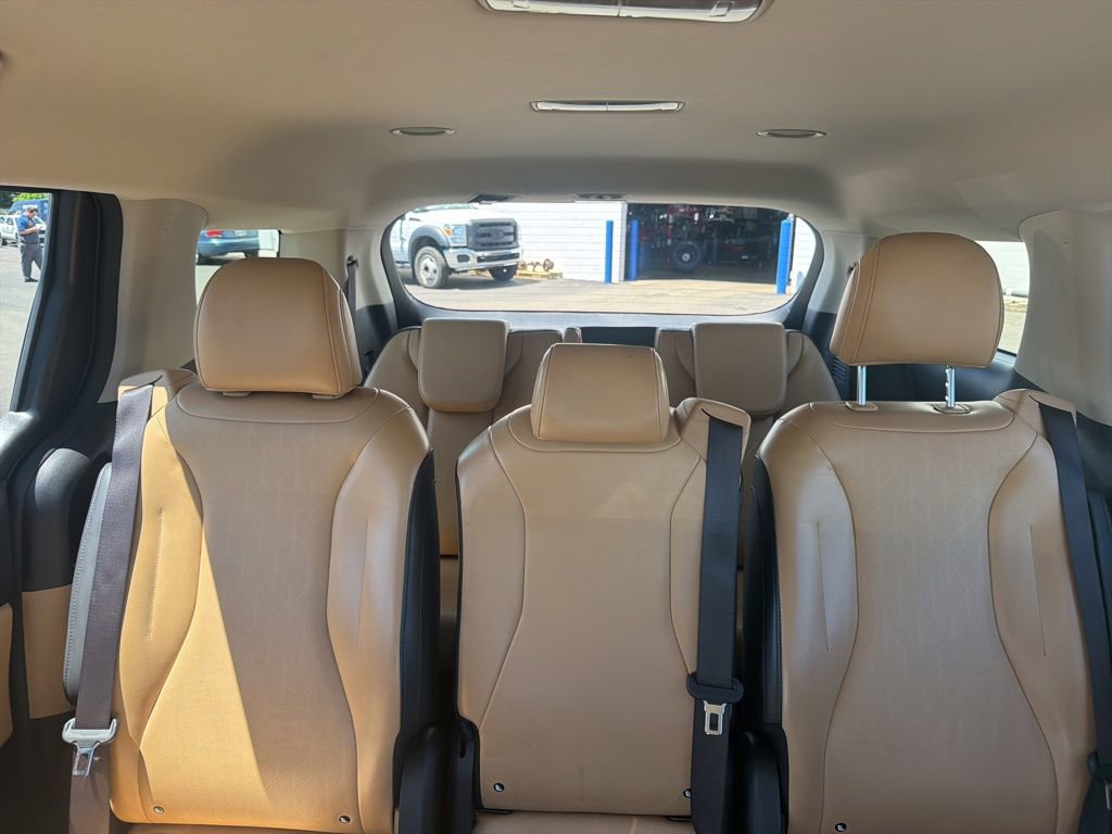 Used 2024 Kia Carnival LX FWD image 41