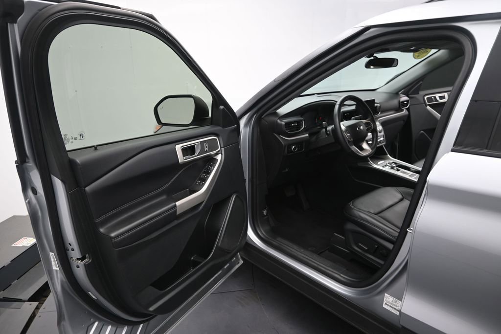 Certified 2023 Ford Explorer XLT w/ Equipment Group 202A RWD image 12