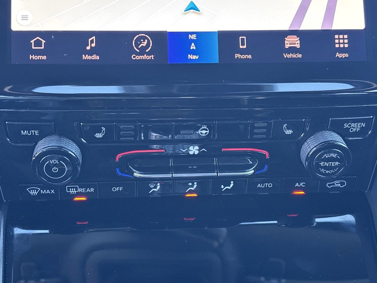 Used 2024 Jeep Grand Cherokee Limited image 29