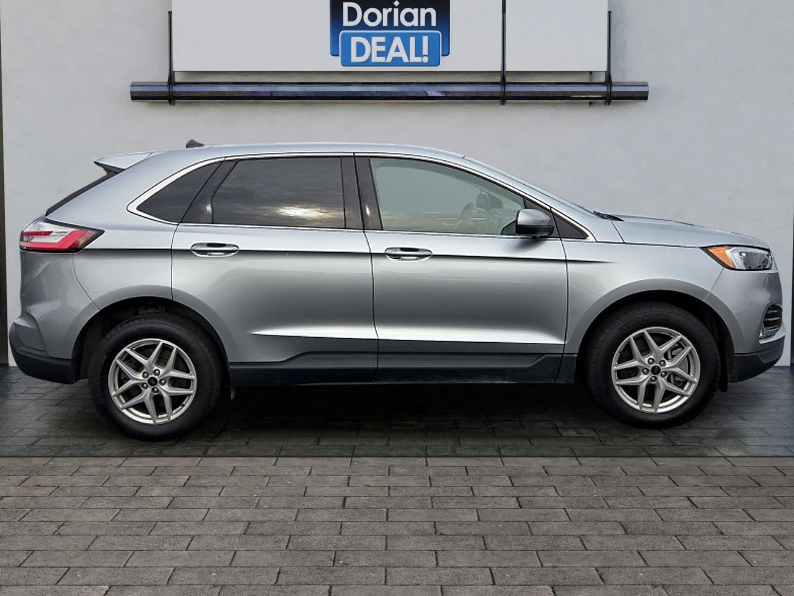 Certified 2024 Ford Edge SEL w/ Convenience Package AWD/4WD image 2