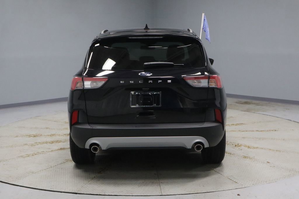Certified 2022 Ford Escape Titanium image 4
