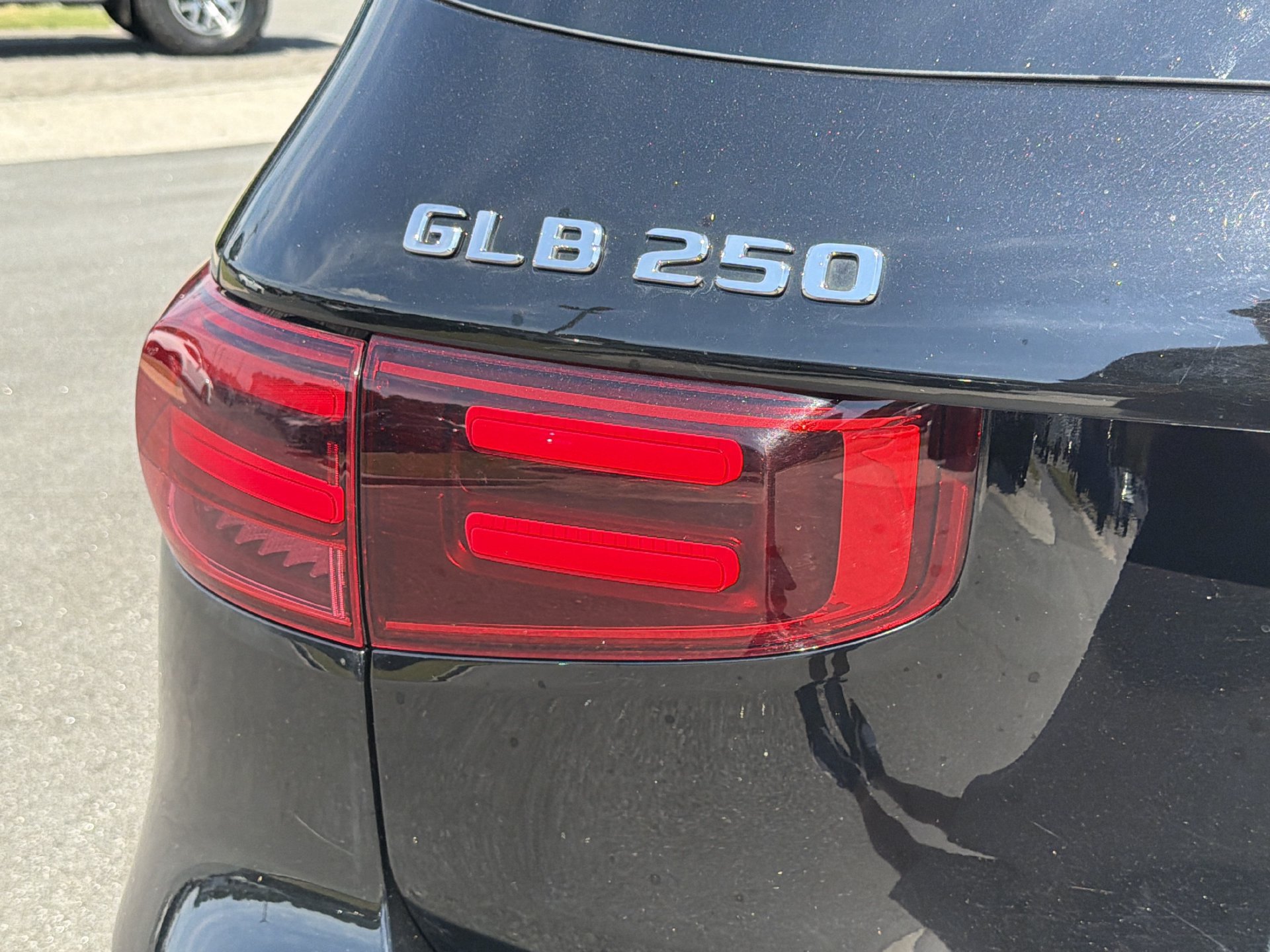 Used 2025 Mercedes-Benz GLB 250 image 27