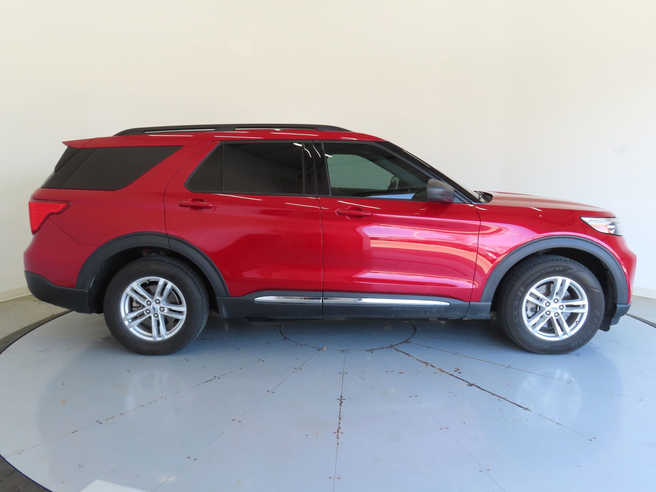 Certified 2022 Ford Explorer XLT image 6