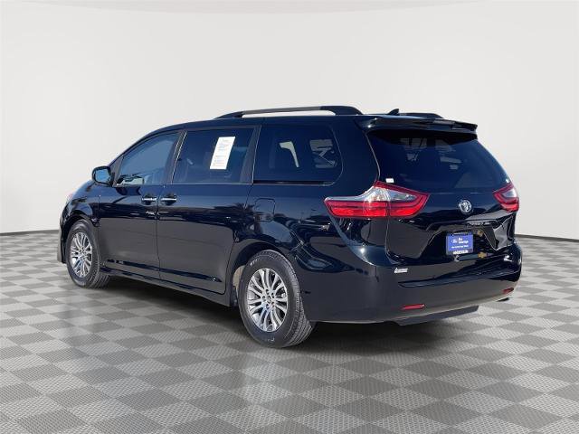 Used 2020 Toyota Sienna XLE image 3