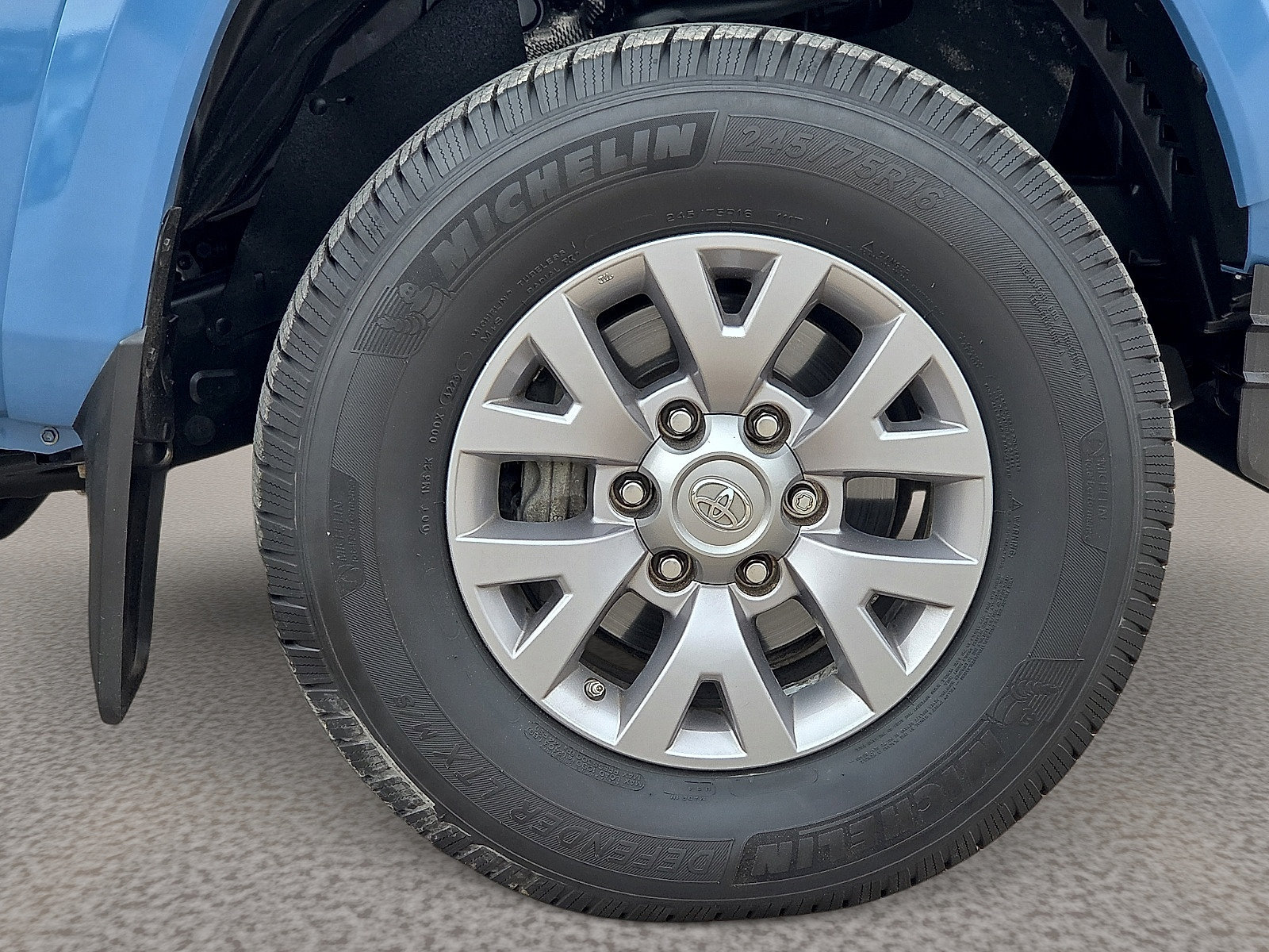 Used 2019 Toyota Tacoma SR5 AWD/4WD image 7