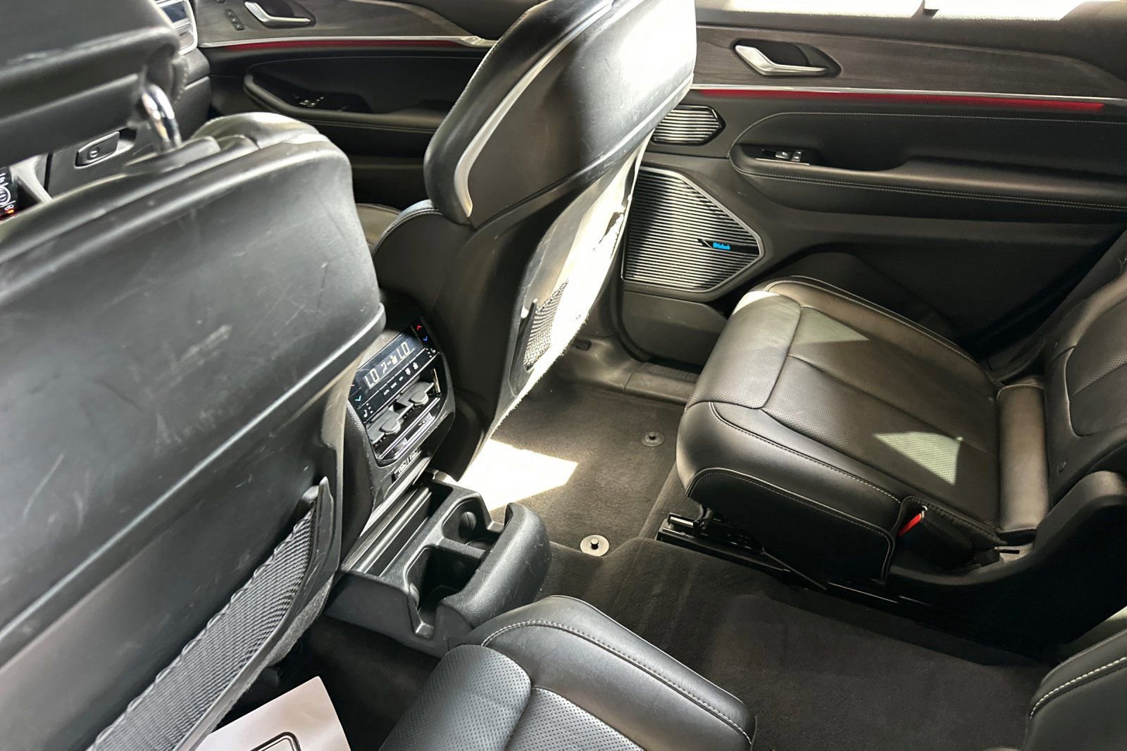 Used 2022 Jeep Grand Cherokee L Overland w/ Advanced Protech Group III image 12