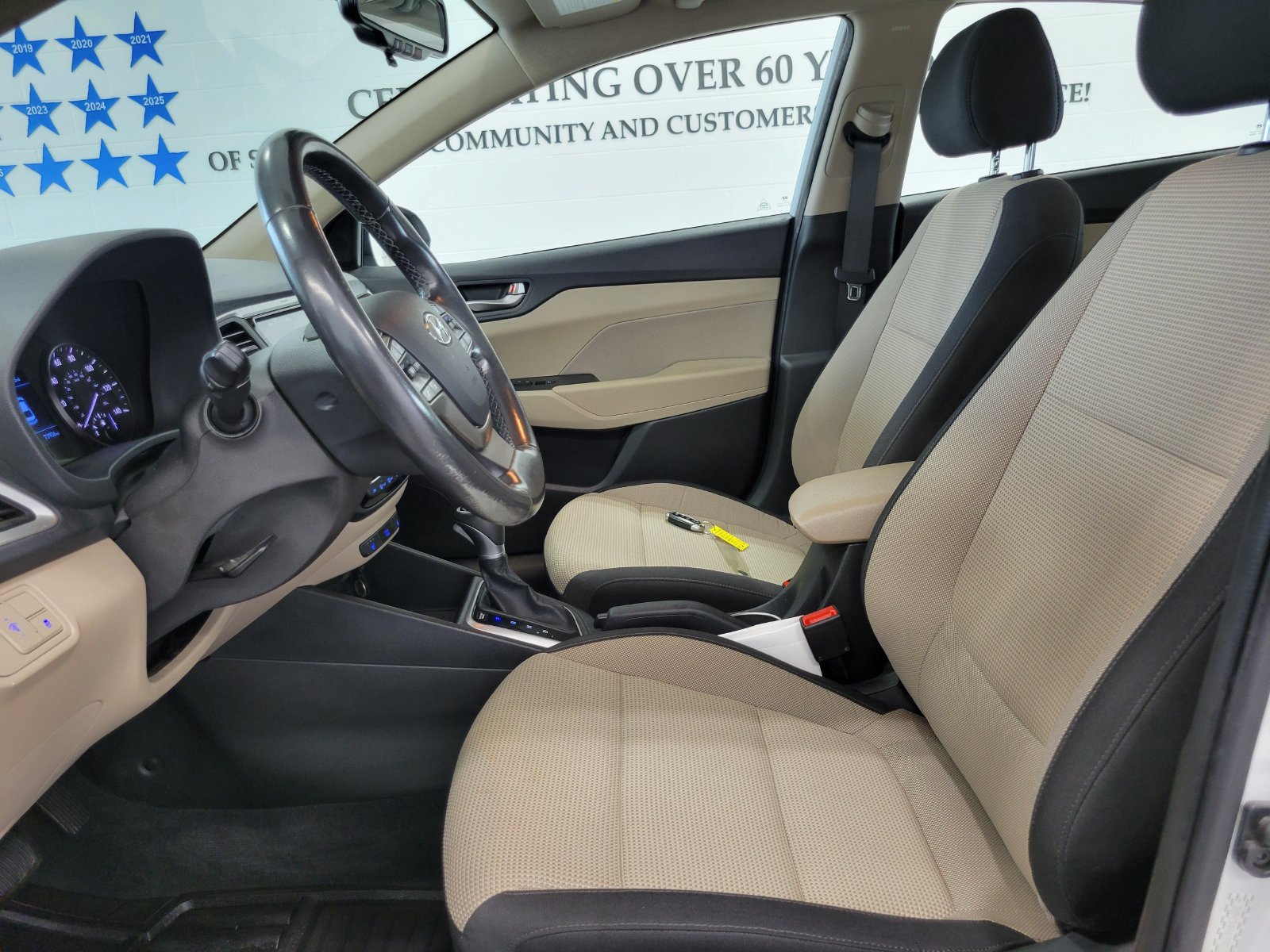Used 2022 Hyundai Accent Limited FWD image 8
