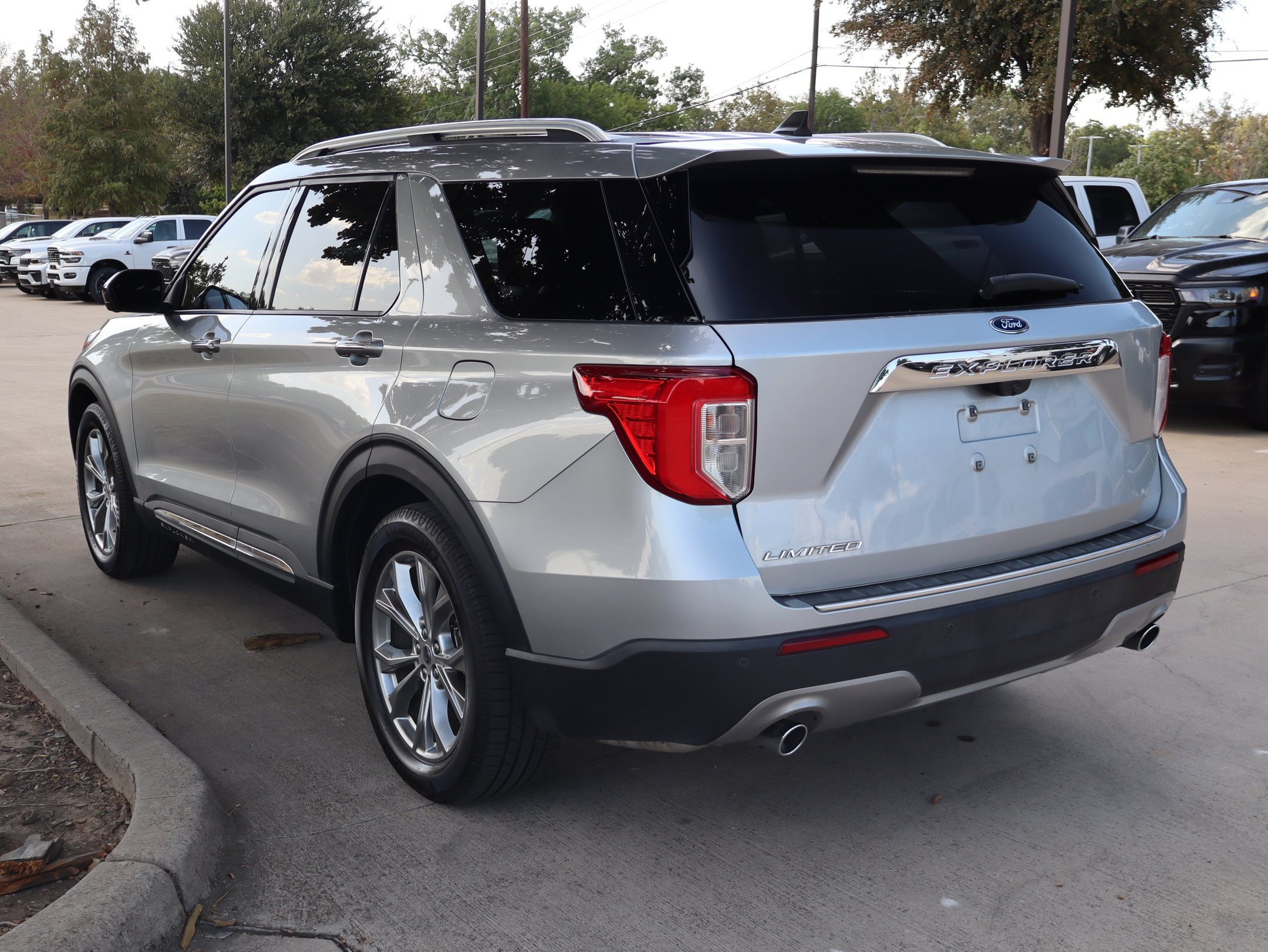 Certified 2022 Ford Explorer Limited RWD image 6