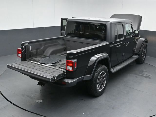 Used 2021 Jeep Gladiator Overland w/ Cold Weather Group image 16