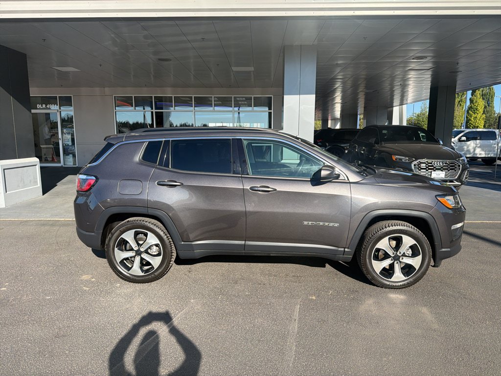 Used 2017 Jeep Compass Latitude w/ Popular Equipment Group FWD image 7