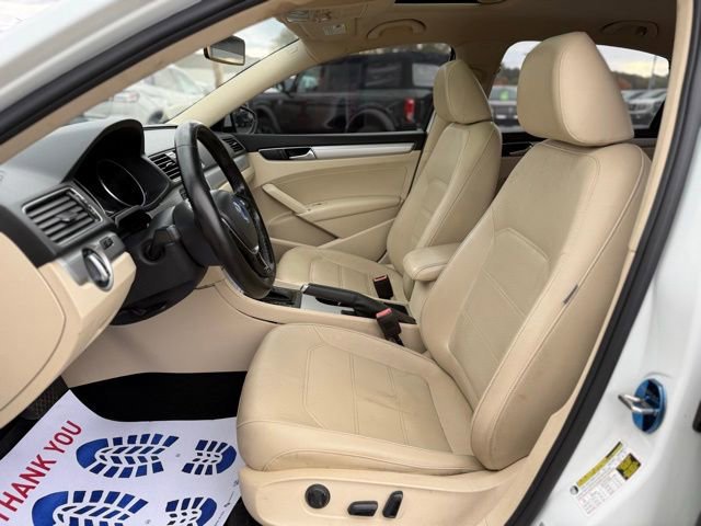Used 2019 Volkswagen Passat 2.0T Wolfsburg w/ Wheels & Sunroof Package image 14