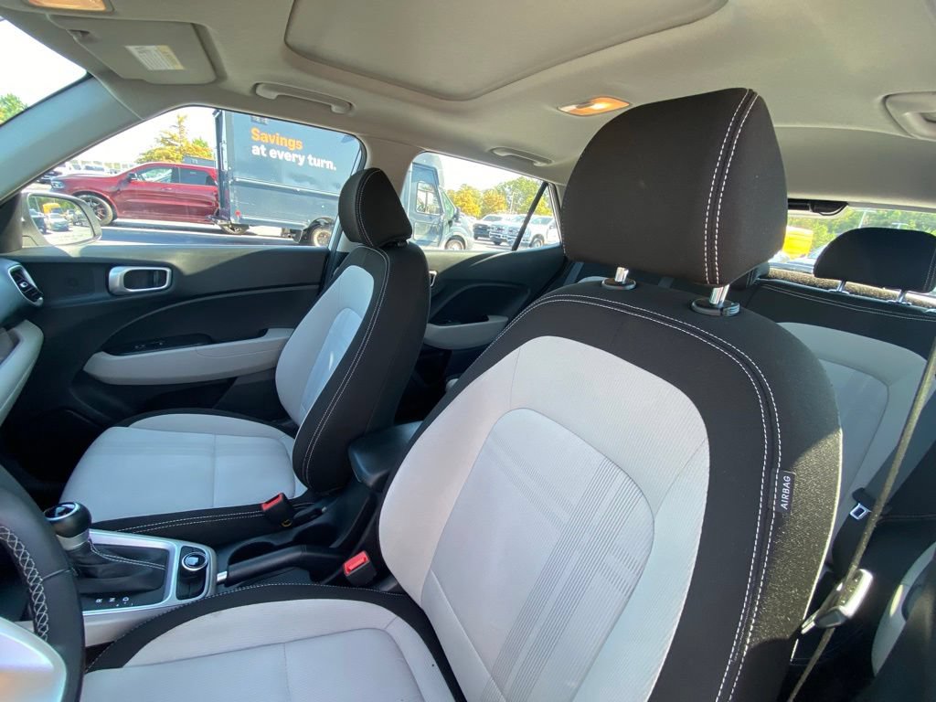Used 2025 Hyundai Venue SEL FWD image 22