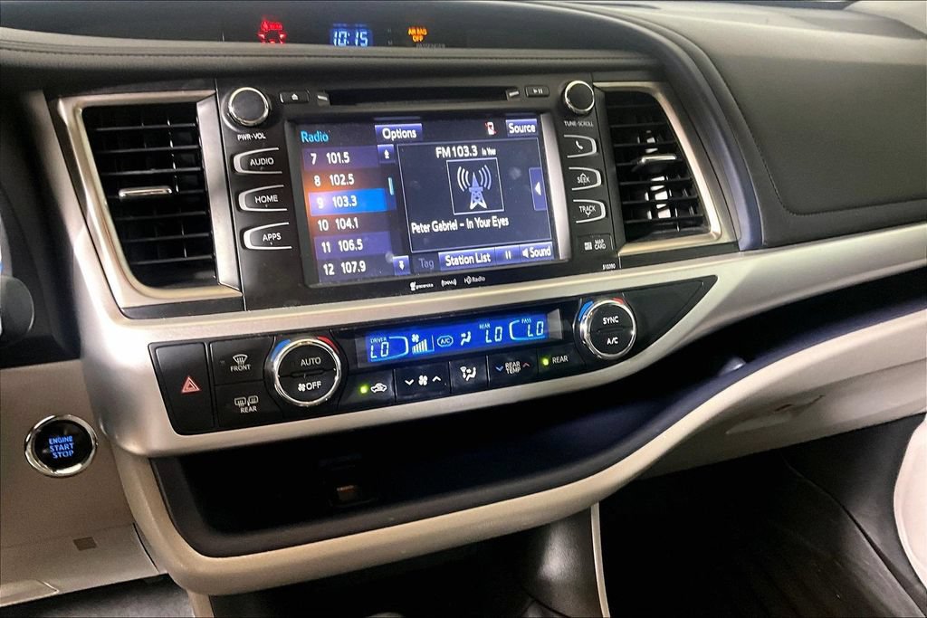 Used 2019 Toyota Highlander XLE FWD image 25