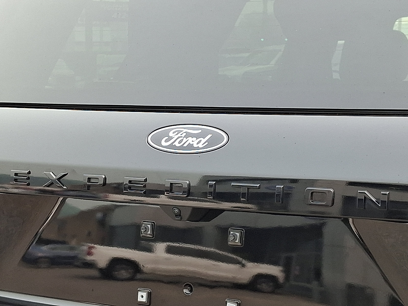 Certified 2025 Ford Expedition Platinum w/ Stealth Appearance Package AWD/4WD image 31