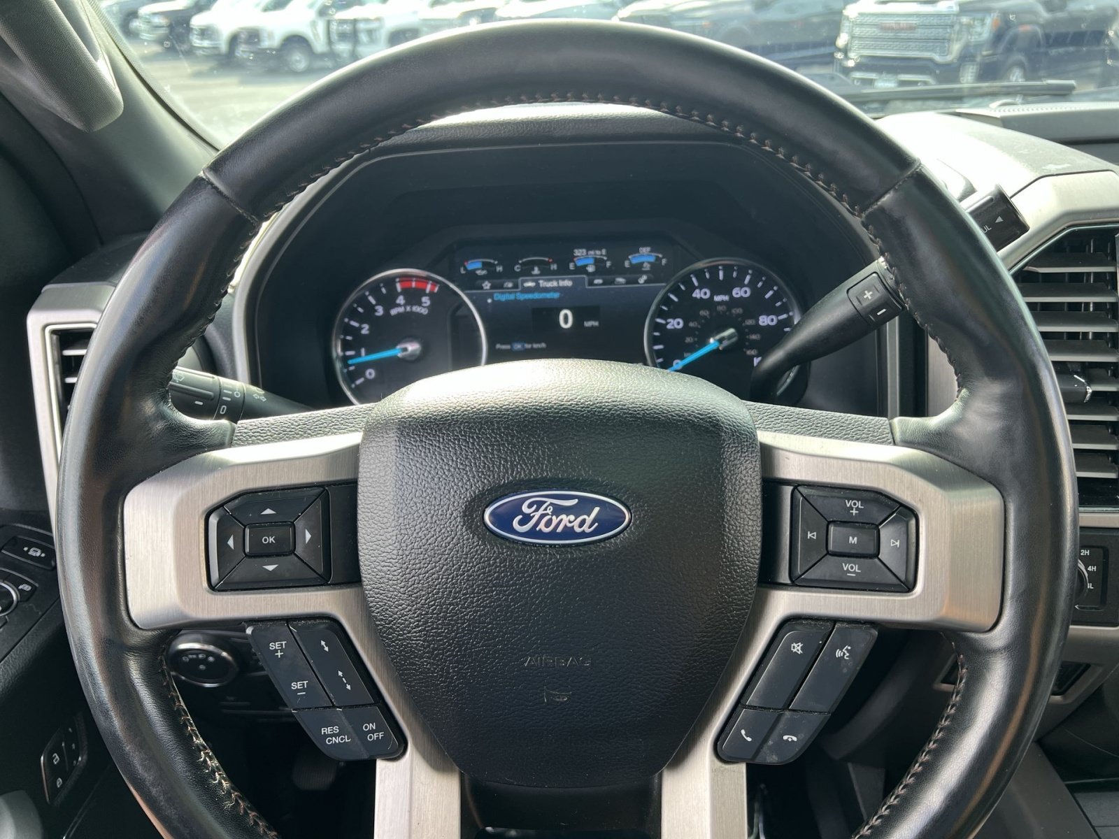 Certified 2019 Ford F450 Platinum w/ Platinum Ultimate Package AWD/4WD image 24