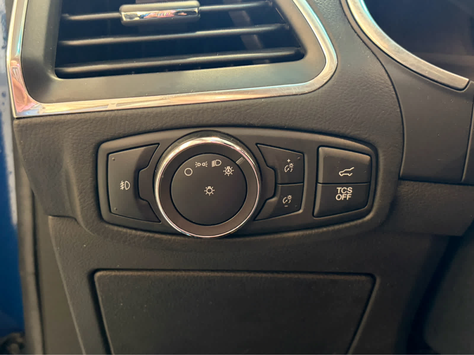 Certified 2020 Ford Edge Titanium AWD/4WD image 23