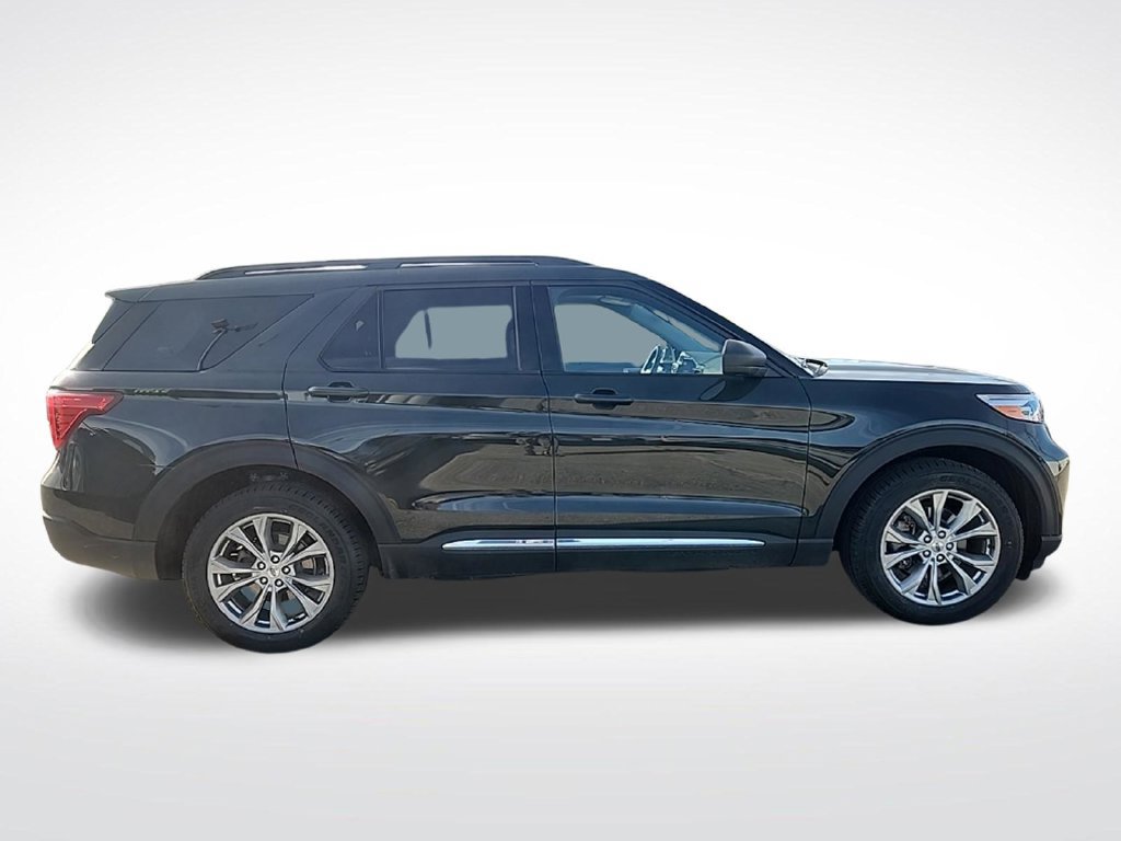 Certified 2023 Ford Explorer XLT w/ Equipment Group 202A AWD/4WD image 9