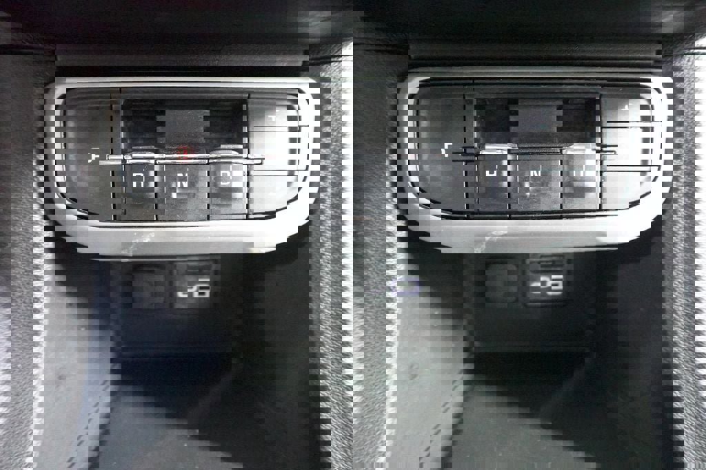 Used 2023 GMC Acadia SLT w/ Technology Package image 25