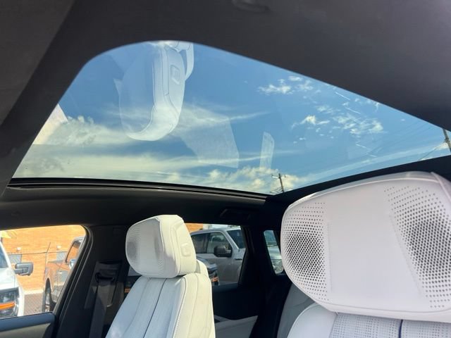 Used 2024 Cadillac Lyriq Sport AWD/4WD image 21