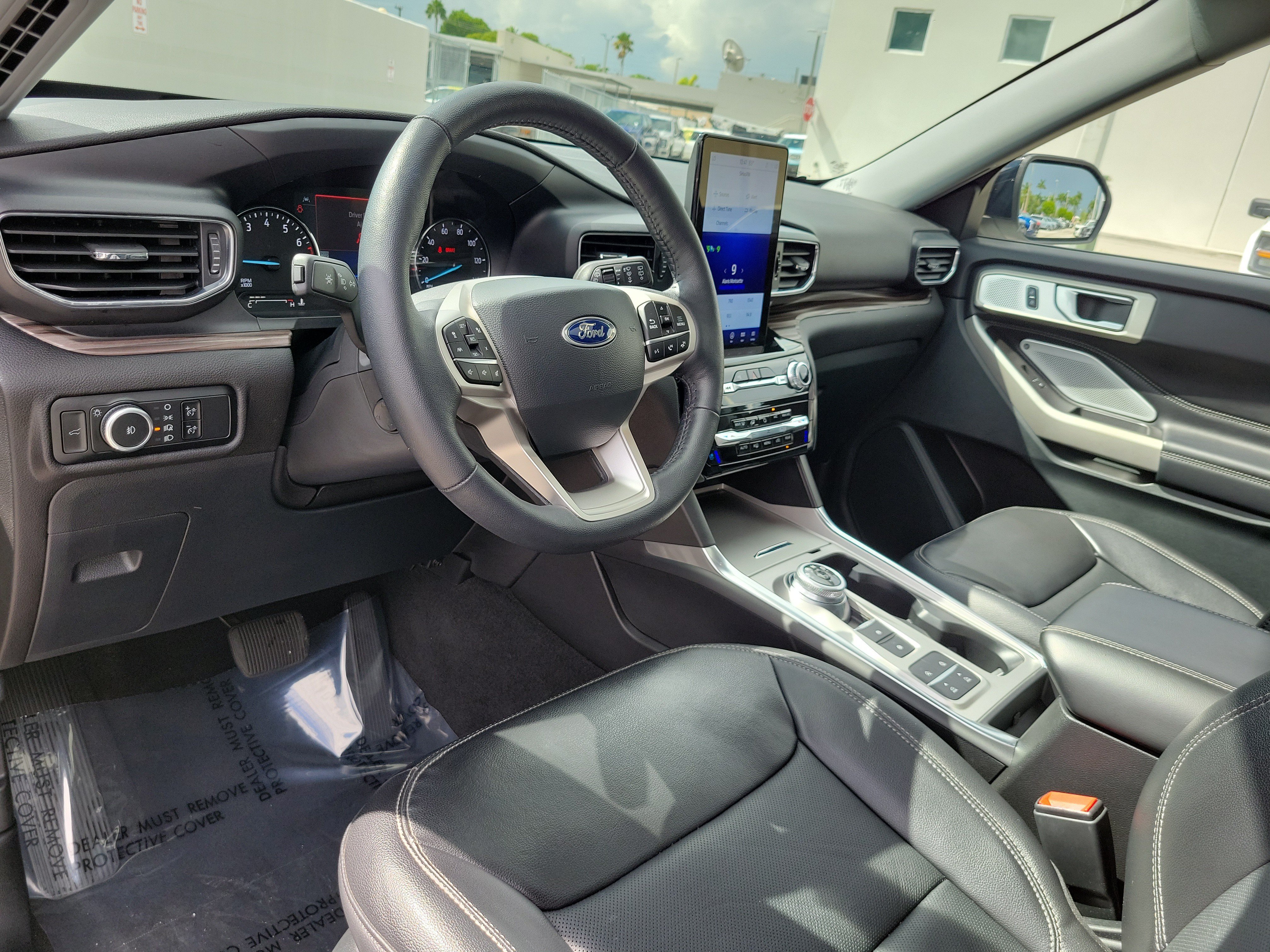 Certified 2023 Ford Explorer Limited w/ Limited Technology Package RWD image 9