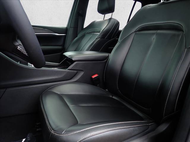 Used 2024 Jeep Grand Cherokee L Limited w/ Black Appearance Package AWD/4WD image 14