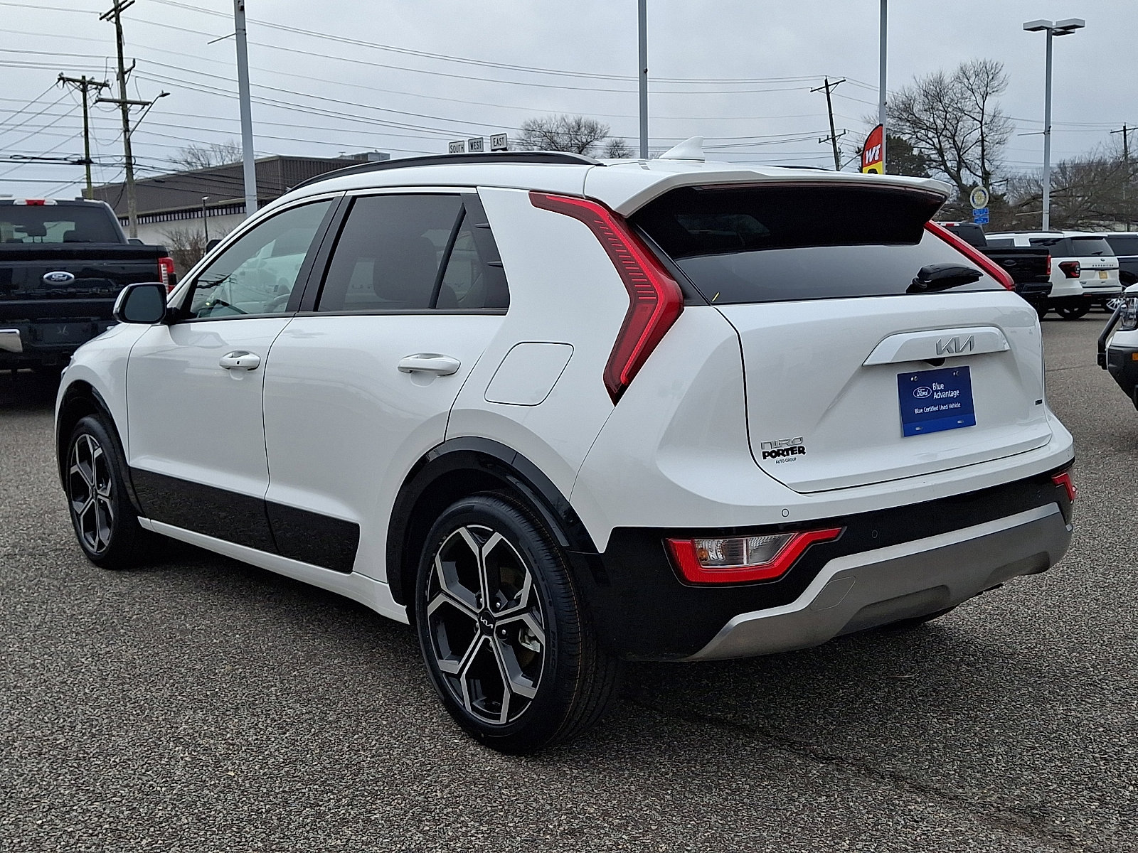 Used 2023 Kia Niro EX Touring image 8