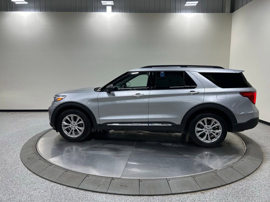 Certified 2020 Ford Explorer XLT w/ Equipment Group 202A AWD/4WD image 9