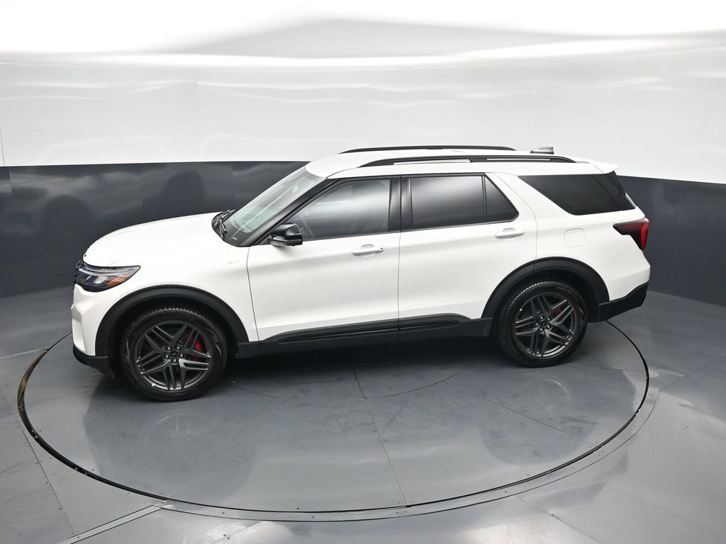 Certified 2025 Ford Explorer ST-Line w/ ST-Line Street Pack AWD/4WD image 40