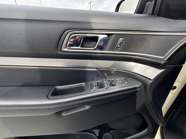 Certified 2018 Ford Explorer XLT FWD image 11