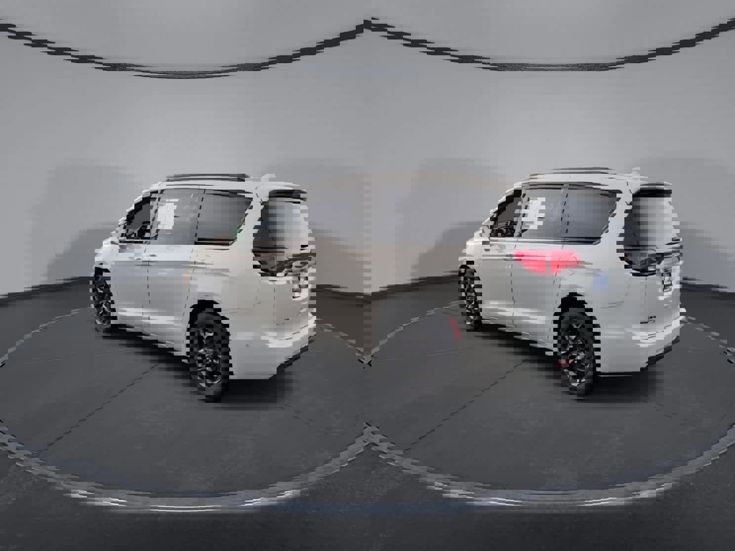 Used 2020 Chrysler Pacifica Touring-L Plus w/ Advanced Safetytec Group image 5