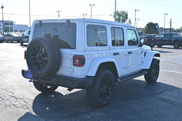 Used 2023 Jeep Wrangler Unlimited Sahara w/ Cold Weather Group AWD/4WD image 9