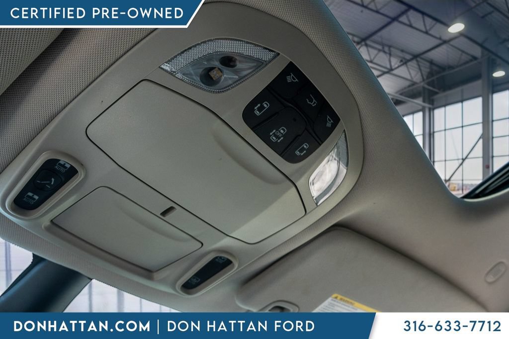 Used 2023 Chrysler Pacifica Limited FWD image 12