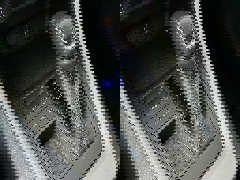 Used 2021 Toyota RAV4 XLE Premium image 22