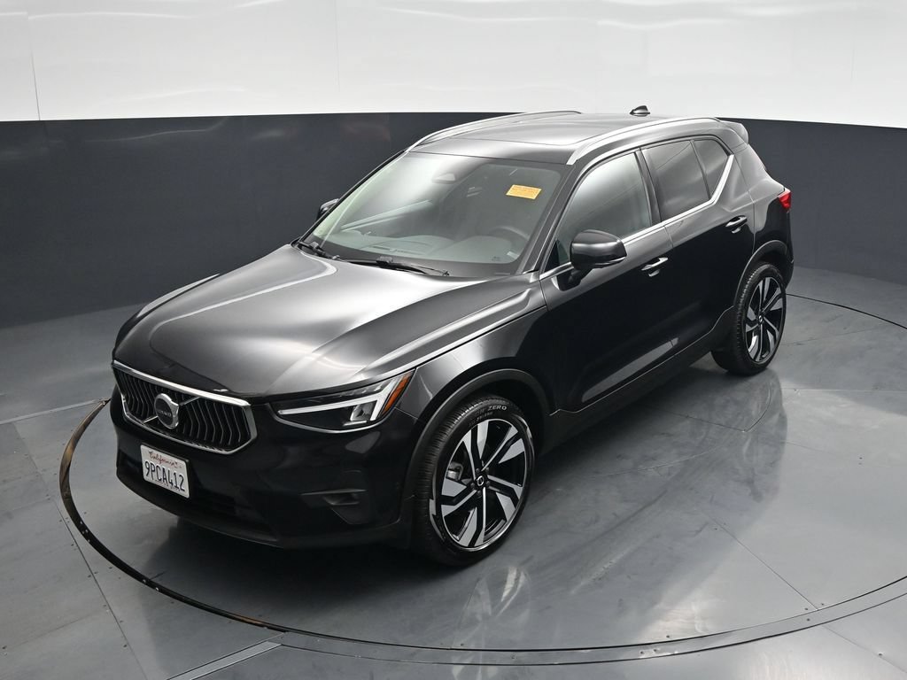Used 2025 Volvo XC40 B5 Plus AWD/4WD image 38