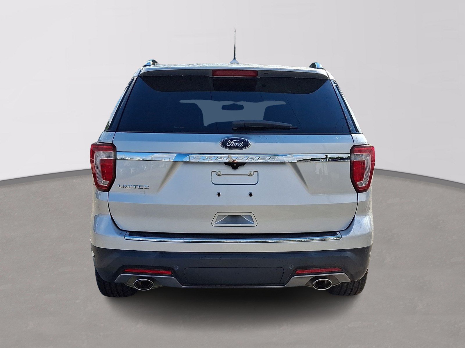 Certified 2019 Ford Explorer Limited w/ Ford Safe & Smart Package FWD image 5