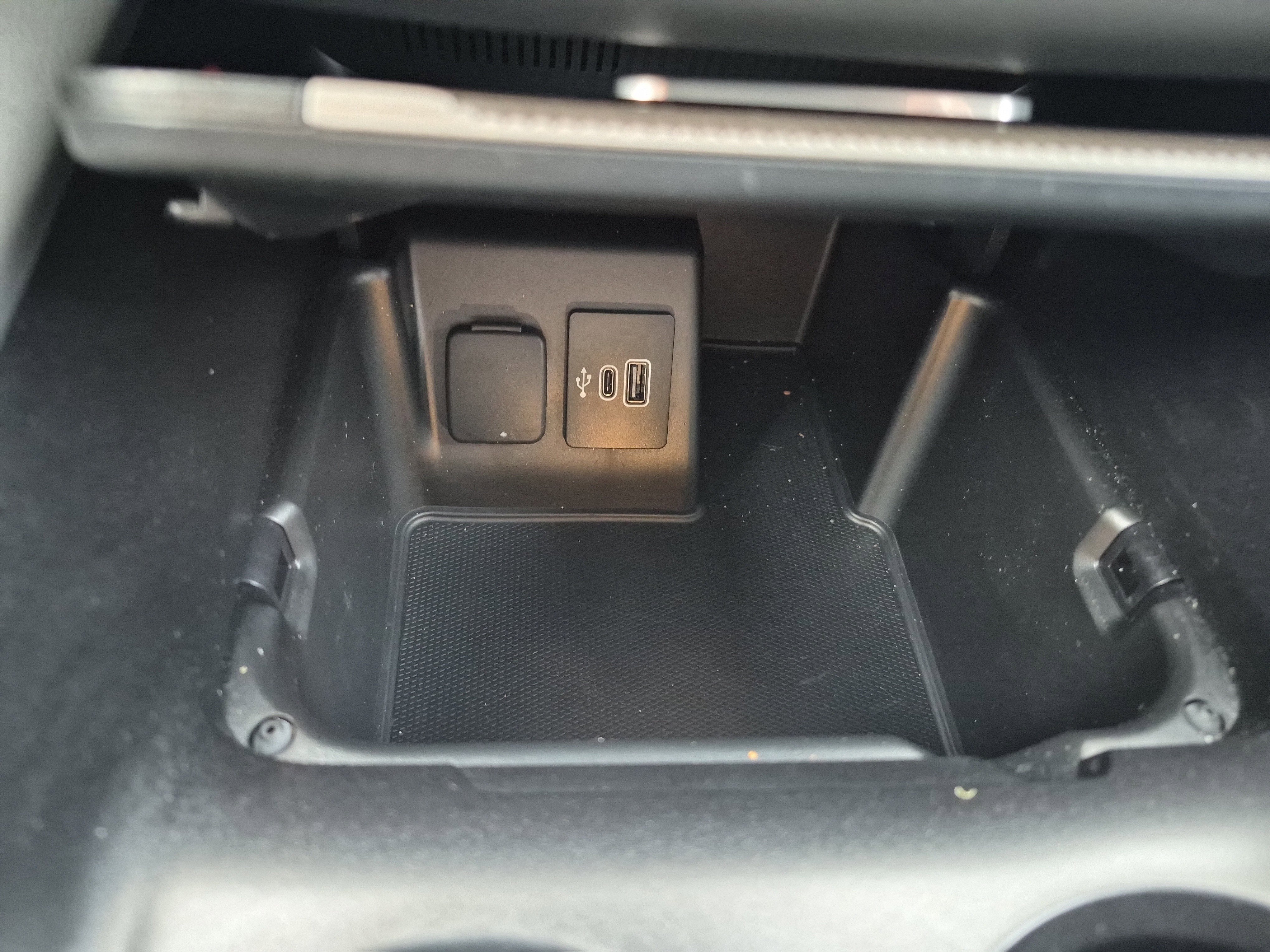 Certified 2025 Ford Explorer Active image 28