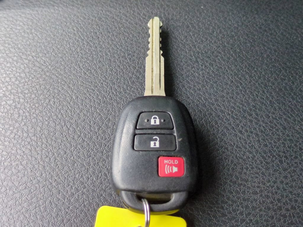 Used 2022 Toyota Tacoma SR5 RWD image 30