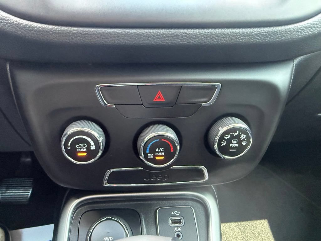Used 2018 Jeep Compass Latitude AWD/4WD image 27
