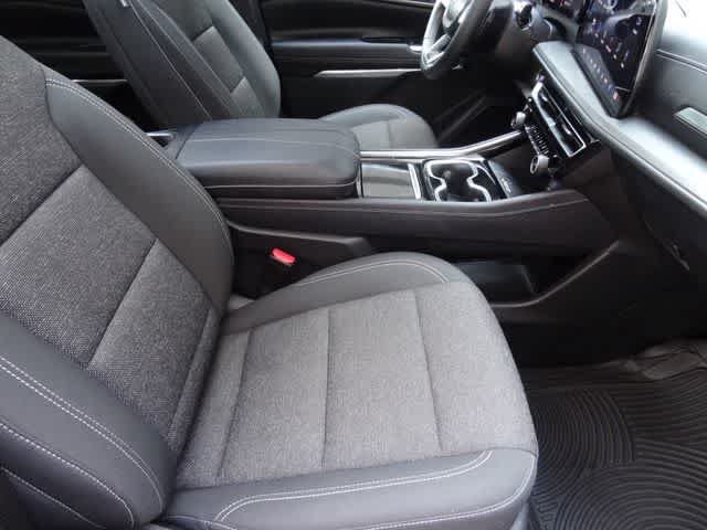 Used 2024 Chevrolet Traverse LT w/ Midnight/Sport Edition FWD image 17