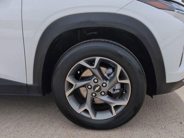 Used 2025 Chevrolet Trax LT w/ LT Convenience Package image 12
