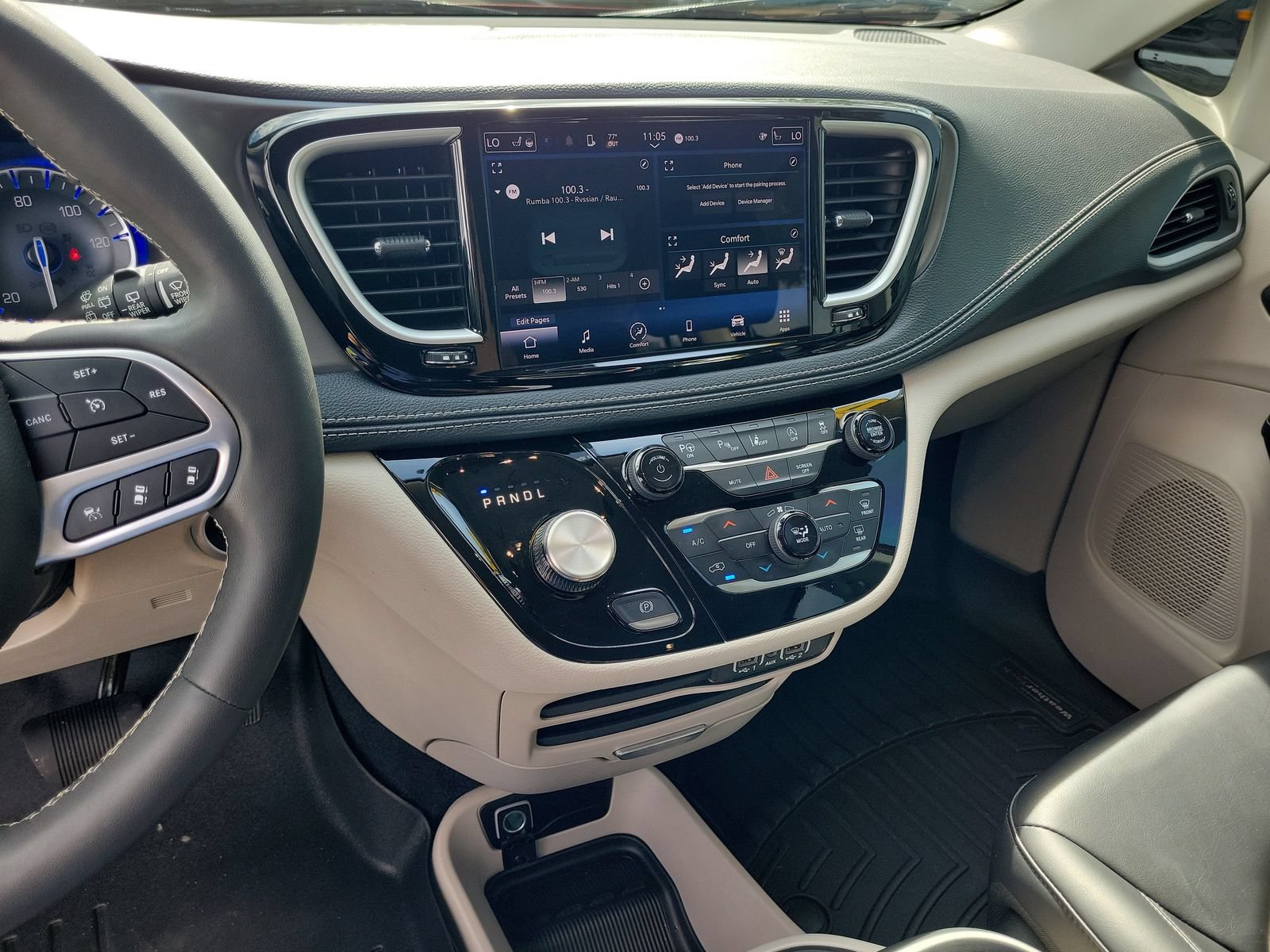 Used 2023 Chrysler Pacifica Touring-L FWD image 23