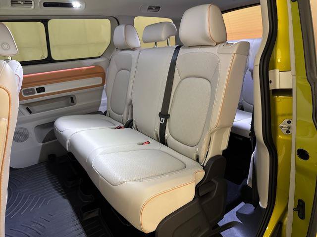 Used 2025 Volkswagen ID. Buzz 1st Edition RWD image 23