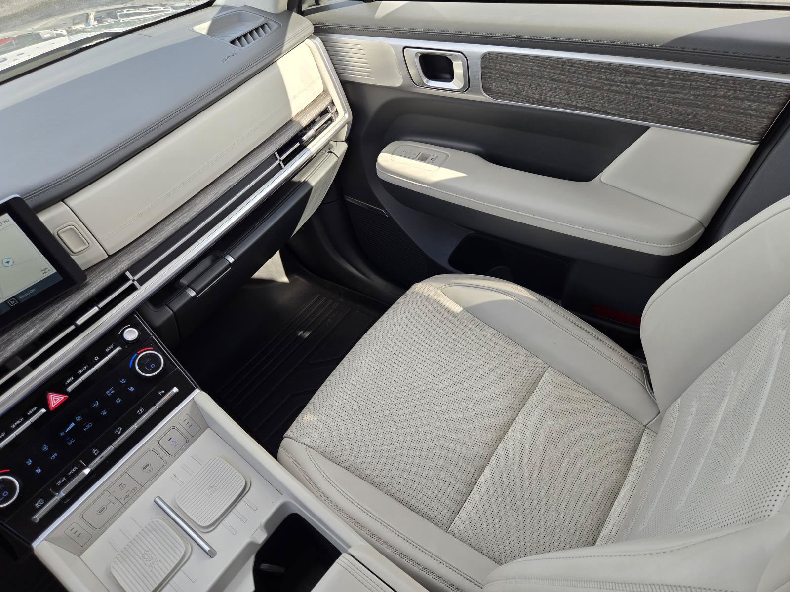 Used 2024 Hyundai Santa Fe Calligraphy FWD image 16
