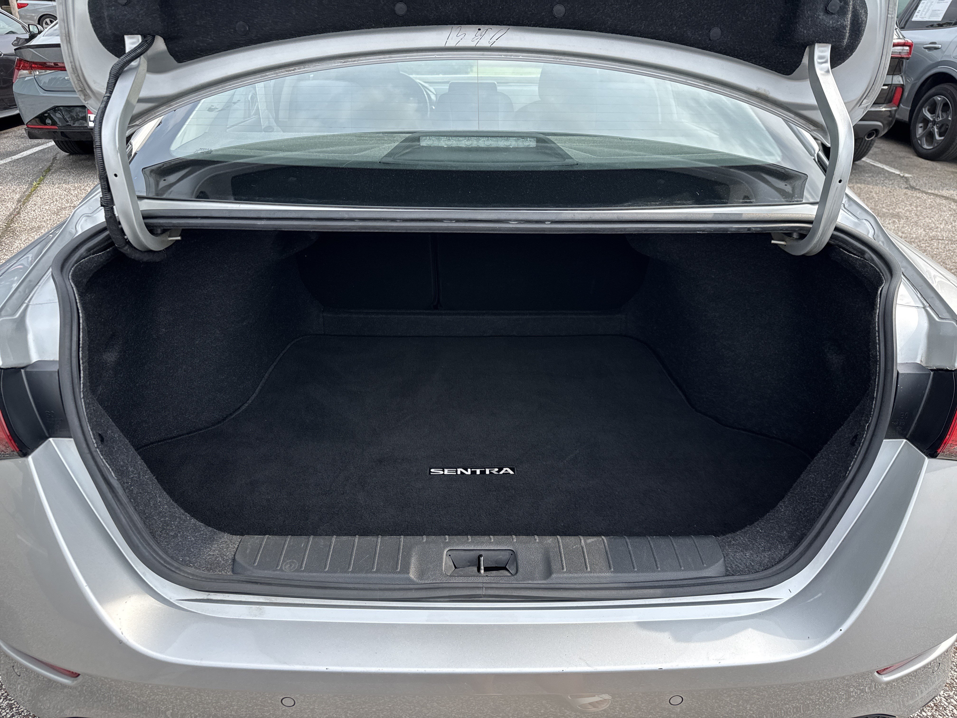 Used 2020 Nissan Sentra SV FWD image 13