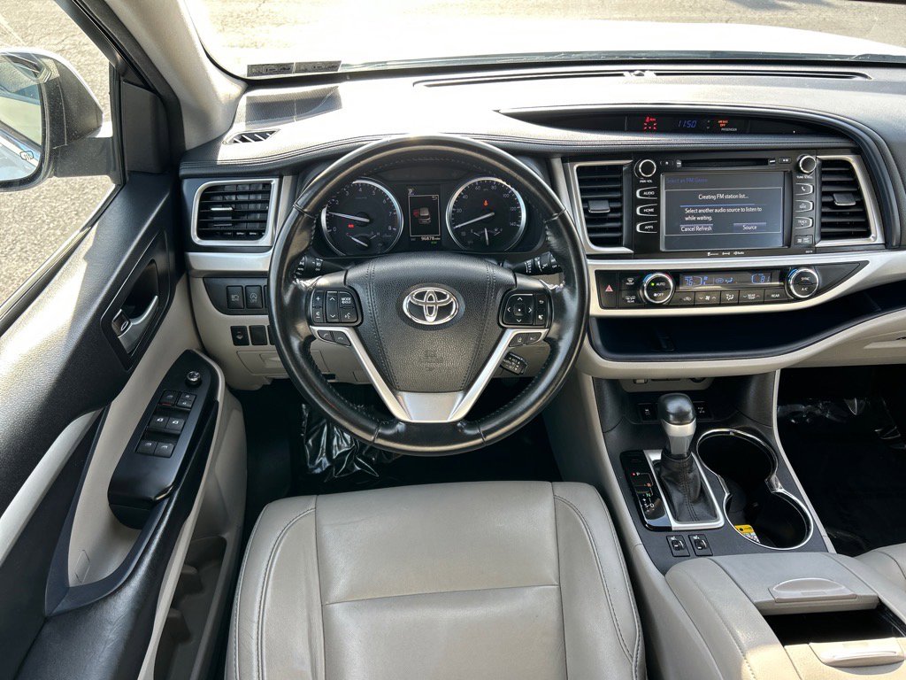 Used 2018 Toyota Highlander XLE w/ Carpet Mat Package (TMS) image 2