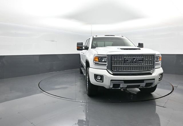 Used 2019 GMC Sierra 2500 Denali image 2