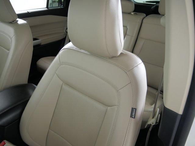 Certified 2022 Ford Explorer Limited w/ Hybrid Equipment Group 310A AWD/4WD image 17